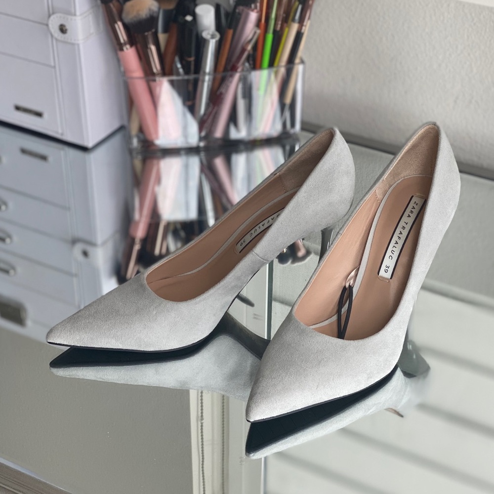 Classic heels by ZARA